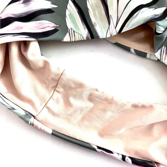 Mink Pink tropical one piece swim suit size XS - Picture 10 of 11